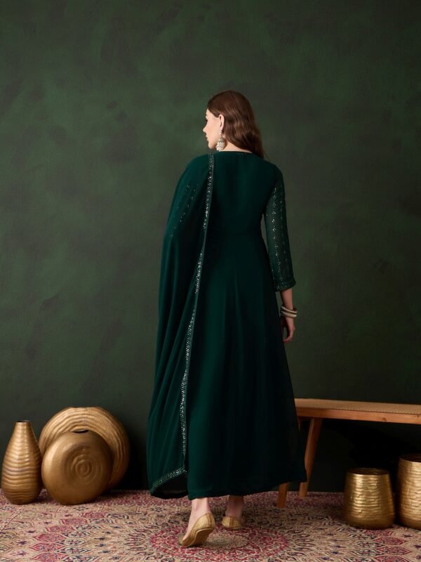 Elegant Green Embroidered Anarkali Gown with V Neck & Lace Dupatta