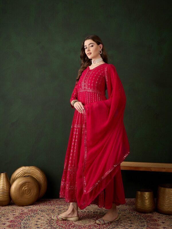 Elegant Green Embroidered Anarkali Gown with V Neck & Lace Dupatta