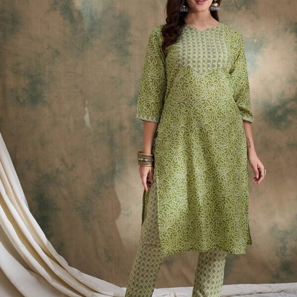 Green printed cotton kurta pant set for women with geometric yoke design